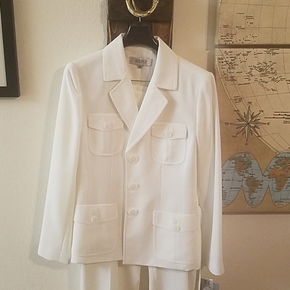 Kasper Dresses & Skirts - Brand new size 8 Kasper ivory 2-piece suit